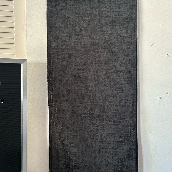 🆕Harvest Falls Black Table Runner - Picture 1 of 8